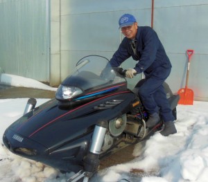 スノーモービルも暖冬で出番なし