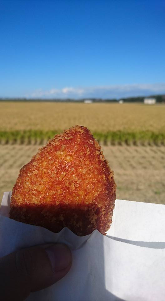 田んぼでカレーパン